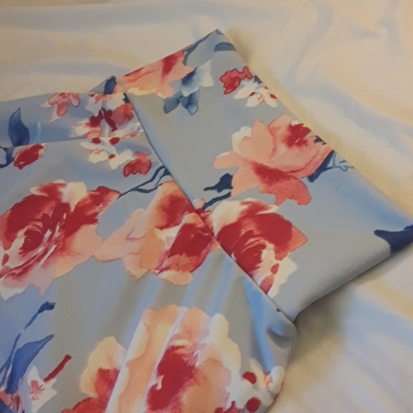 VKY&CO Floral Midi Skirt - Picture 3 of 3